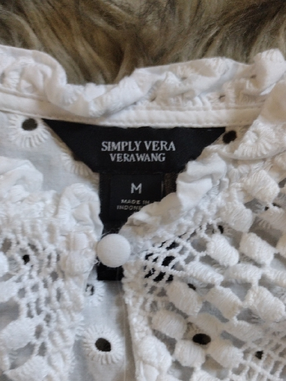 Simply Vera Vera Wang White Eyelet V-Neck Puff Sleeve Blouse - Picture 3 of 5